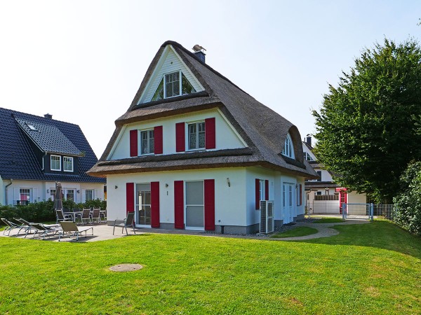 Terrasse und Grünfläche