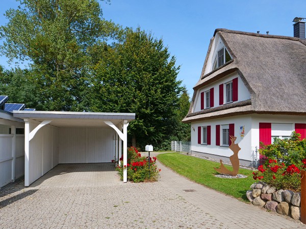 Der geräumige Carport