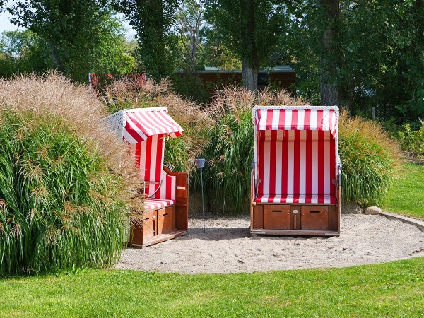Zwei Strandkörbe im AUßenbereich von Reethaus Nixe