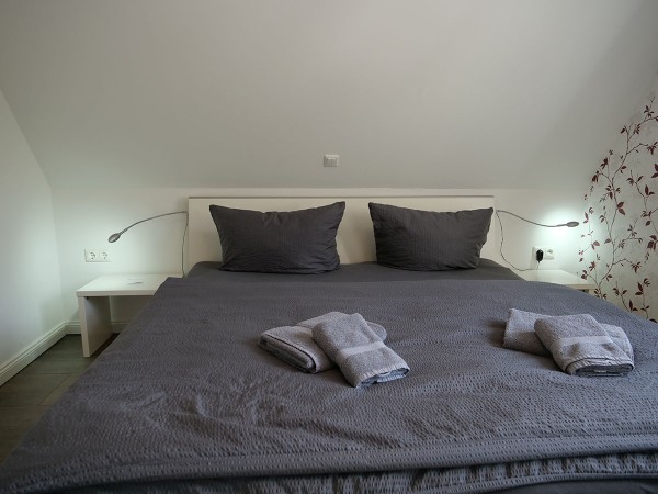 Ein Schlafzimmer im Obergeschoss