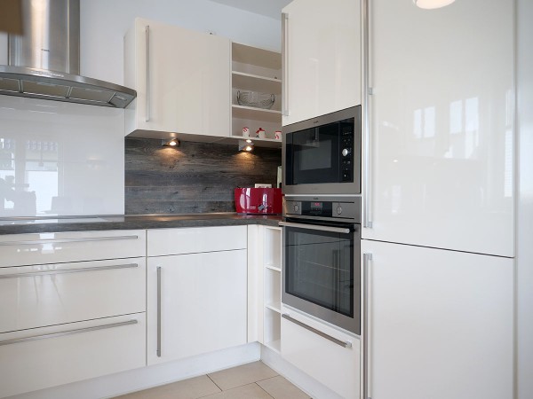 Die modern ausgestattete Küche